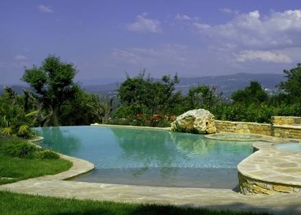 Beach entry pool with a natural stone finish