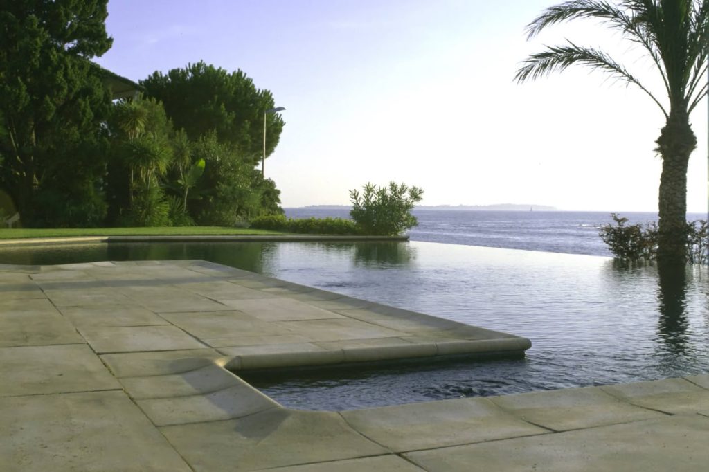 IInfinity pool with natural stone edges and level water line