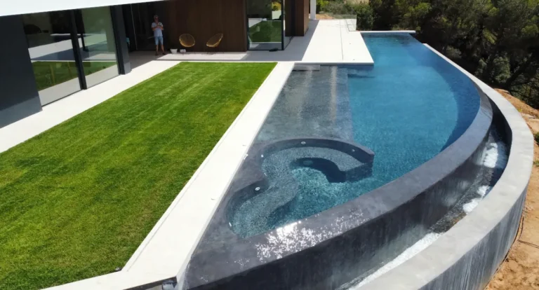 Spa with black surface blending into the pool design